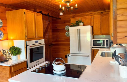 Sevierville Cabina | Cabina privada de 2 acres frente al río en las grandes montañas humeantes