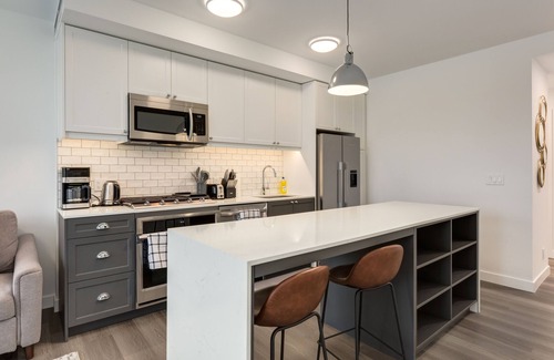 Sunnyside Apartamento | *Rare* Splendid City View Condo- Trendy Kensington