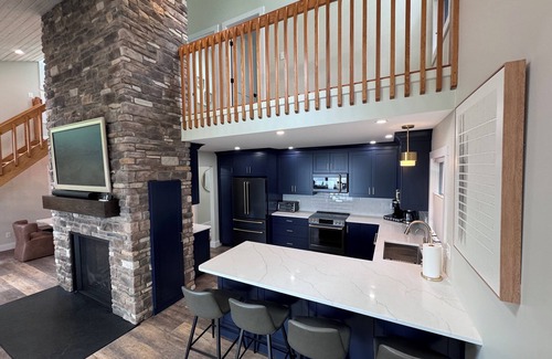 Valois Cabaña | Rare Water-Level Lakefront Cottage on Seneca Lake – Dock and Fire Pit
