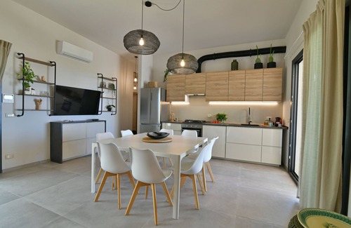 Scicli Villa | Rariki, hillside villa, 4 minutes from beaches and views of the Ragusa coast.