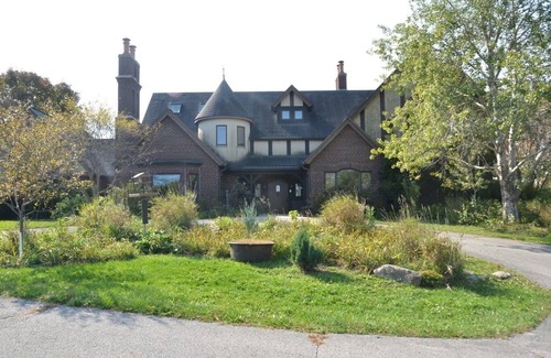 Ames Casa | Raspberry Hill Bed & Breakfast at the edge of Ames