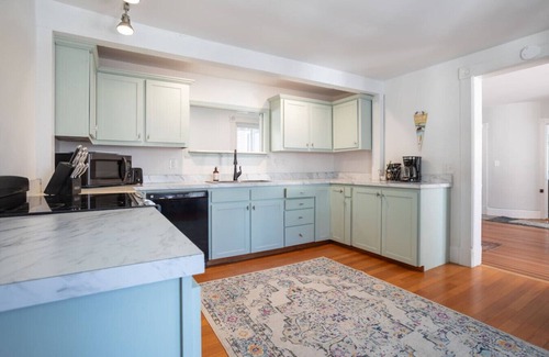 Bridgewater Casa | Raspberry Inn · Classic Riverfront Home-Mins to Woodstock & Skiing