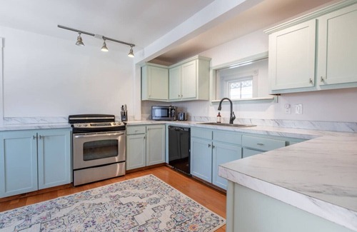 Bridgewater Casa | Raspberry Inn · Classic Riverfront Home-Mins to Woodstock & Skiing