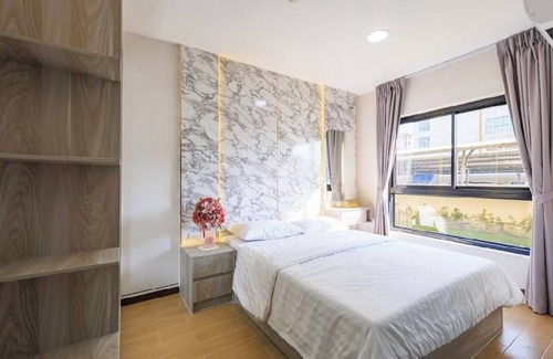 Bang Sao Thong Hotel | Raspberry Mansion