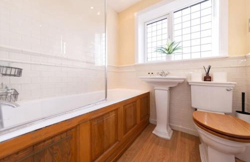 Earley Apartamento | Ratby House - Spacious 3 Bed with Garden & Parking