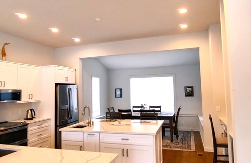 Annapolis Casa | RATE REDUCTION FOR COMMISSIONING WEEK - Serene and Sophisticated 4 BR Waterfront Contemporary