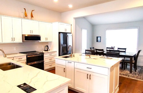 Annapolis Casa | RATE REDUCTION FOR COMMISSIONING WEEK - Serene and Sophisticated 4 BR Waterfront Contemporary