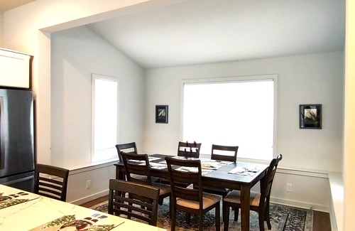 Annapolis Casa | RATE REDUCTION FOR COMMISSIONING WEEK - Serene and Sophisticated 4 BR Waterfront Contemporary