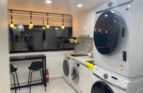 Gwanak-gu Apartamento | Raum Stay #sillim stn 2min #airport bus 1min #gangnamhongdae 20min #yeouido10min #longtermstay dc #healingproperty