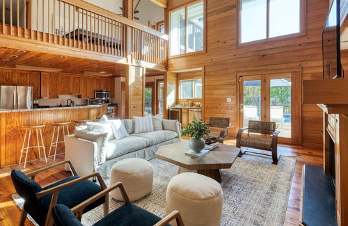 Sullivan's Island Cabina | Raven by AvantStay | Entertainers Dream w/ Pool, Hot Tub, Game Room! 9 BRs!
