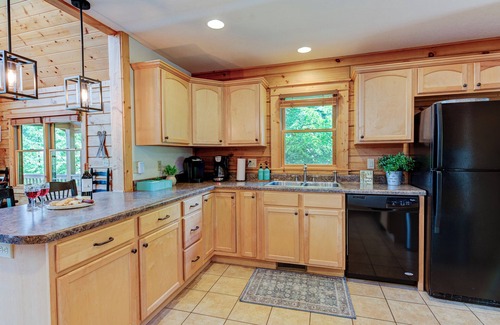 Wolf Laurel Cabina | Raven Cliff - Mountain Views/7 Person Hot Tub