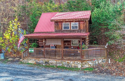 Newport Cabina | Raven's Nest: Serenity Awaits