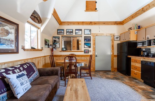 West Yellowstone Casa | Ravens Heart Cabin