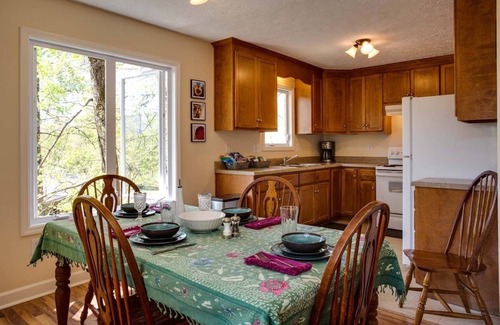 Montebello Cabina | Ravens Roost--mountain views, hot tub, fireplace