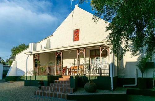 Oudtshoorn Villa | Ravenscliff Villa