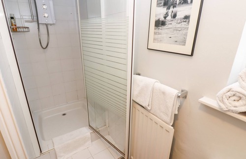 Humshaugh Cabaña | RAVENSIDE, pet friendly, with a garden in Humshaugh