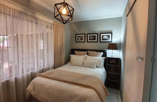 Boksburg Casa | Ravenstone Cottage, 2 bedrooms, maximum 4 guests