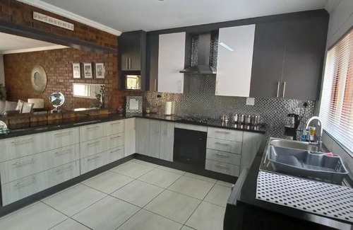 Boksburg Casa | Ravenstone Cottage, 2 bedrooms, maximum 4 guests