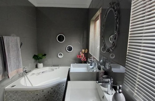 Boksburg Casa | Ravenstone Cottage, 2 bedrooms, maximum 4 guests