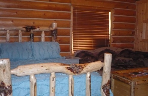 Darby Cabina | Ravenwood Cabin in the woods next to forest service PET FRIENDLY