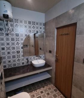 Garjia Complejo | Ravihans Aranyam - Resort & Restaurant