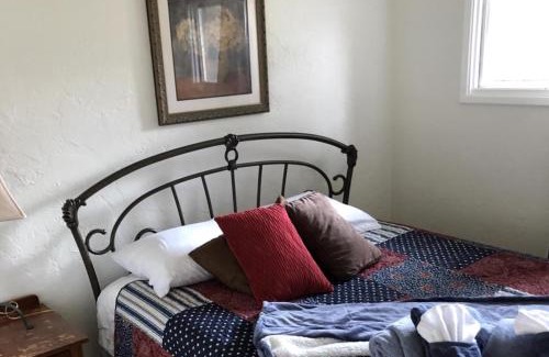 Mendenhall Valley Apartamento | Raw Gold - Affordable, Near Mendenhall Glacier, Trails, and Conveniences - DISCOUNTS ON TOURS!