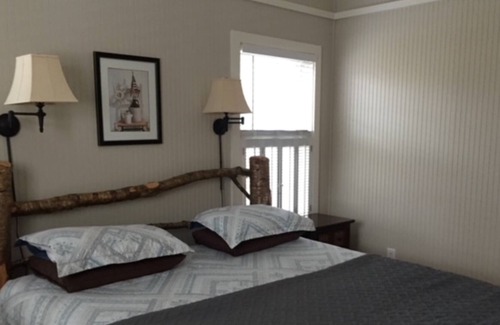 Altamont Casa | Ray and Sue’s Cottages - 12 B Fish Camp Circle