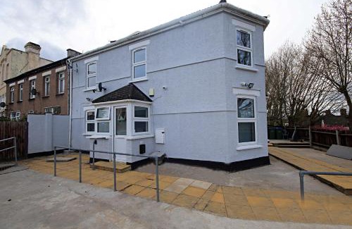Plumstead Apartamento | Rayan Heights Cosy 1 bedroom flat sleeps 2 perfect for contractors tourists families - Free parking