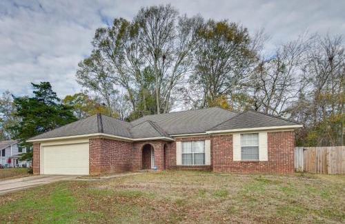 Raymond Casa | Raymond Home about 17 Mi to Downtown Jackson!
