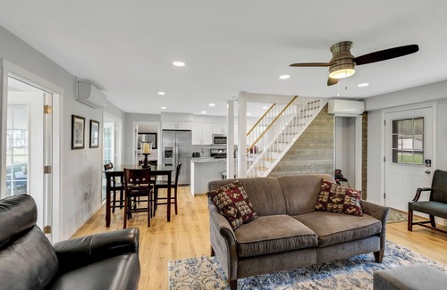 Pearl Beach Casa | Rays On The River: Dive into Summer – Swim, Boat, and Relax by the River!