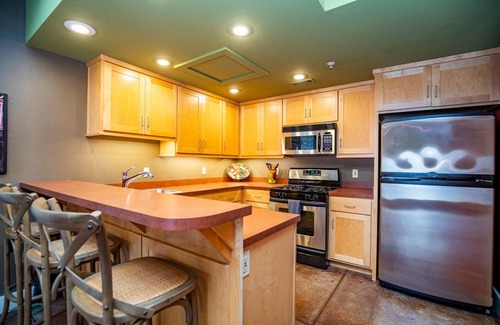 Fayetteville Condominio | Razorback Retreat on Dickson Street