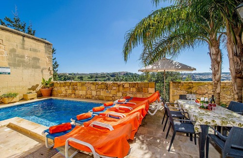 Kercem Casa | 'Razzett Tuta': magnífica casa de campo en la ladera con aire acondicionado y piscina