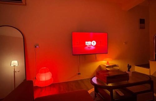 Zhongzheng Casa | RB house 2 min walk metro guting 55 inch smart TV 3 floors Lo-fi style house