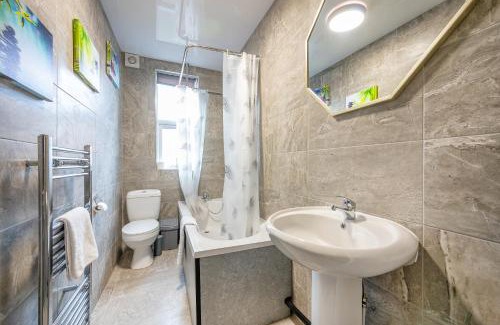 Leeds Casa | *RC12s* For your most relaxed & Cosy stay + Free Parking + Free Fast WiFi *