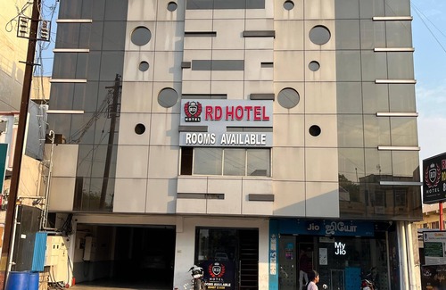 Perundurai Hotel | RD HOTEL ANNA STATUE