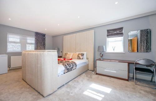 Batley Casa | *RD7C* For your most relaxed & Cosy stay + Free Parking + Free Fast WiFi *