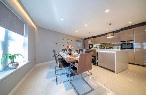 Batley Casa | *RD7C* For your most relaxed & Cosy stay + Free Parking + Free Fast WiFi *