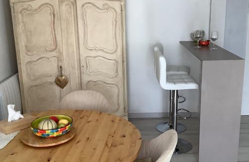 Fuveau Apartamento | Rdc de ma maison dans un joli village Provençal, 15 mins d'Aix en Pce, open space joliment rénové