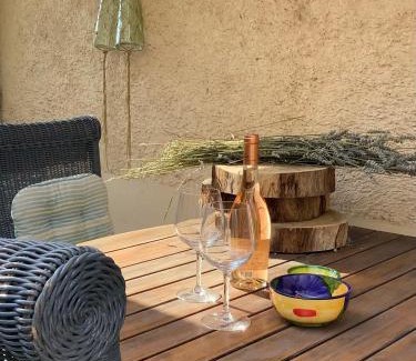 Fuveau Apartamento | Rdc de ma maison dans un joli village Provençal, 15 mins d'Aix en Pce, open space joliment rénové