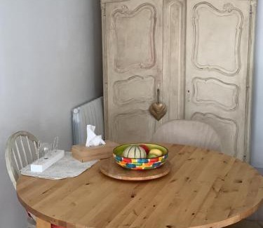 Fuveau Apartamento | Rdc de ma maison dans un joli village Provençal, 15 mins d'Aix en Pce, open space joliment rénové