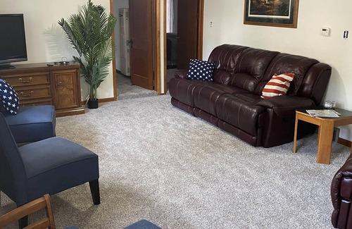 Clear Lake Casa | Reach The Beach! 3-4 Bedroom Ranch Style House - 5 min walk to beach