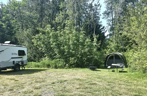 Port Angeles Alquiler De RV | Ready-to-Camp Tent Site - Glamping Tent Site with Queen Air Mattress