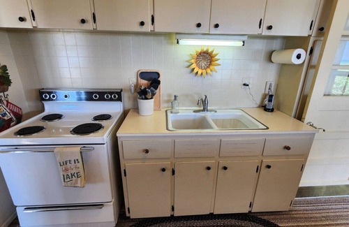 Montague Casa | Reagan's Landing | Relaxing Private Beach 3BR, 1BA