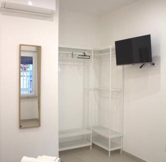 Portici Casa | RealeBorbonica-Intero Appartamento Con Ampio Terrazzino