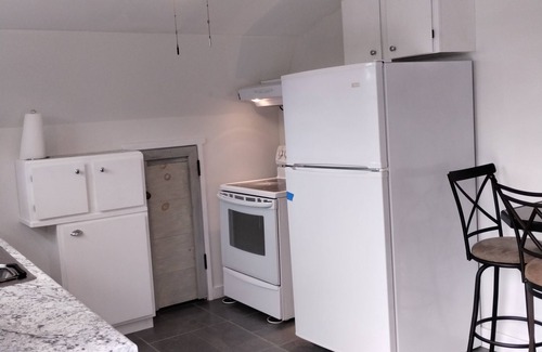 Middletown Casa | Really nice loft apartment, located 1 mile from beach areas and Sachuest point..