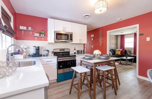 Graham Apartamento | Rear deck w/Soaking tub + Wi-Fi & Parking