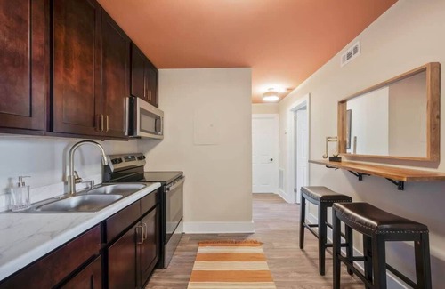 Buena Vista Apartamento | Reba McEntire Themed Apartment!
