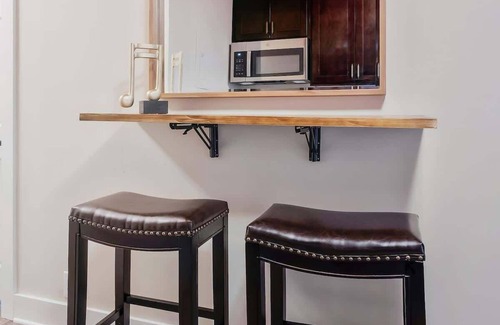 Buena Vista Apartamento | Reba McEntire Themed Apartment!