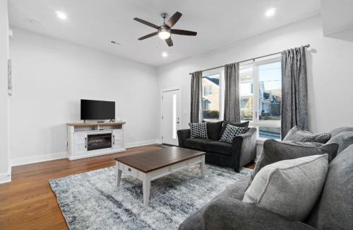 Clarksville Casa | Rebecca's Downtown Luxury Living (527 N 1st St, #C)