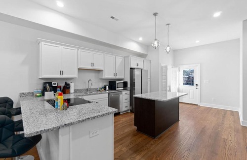 Clarksville Casa | Rebecca's Downtown Luxury Living (527 N 1st St, #C)